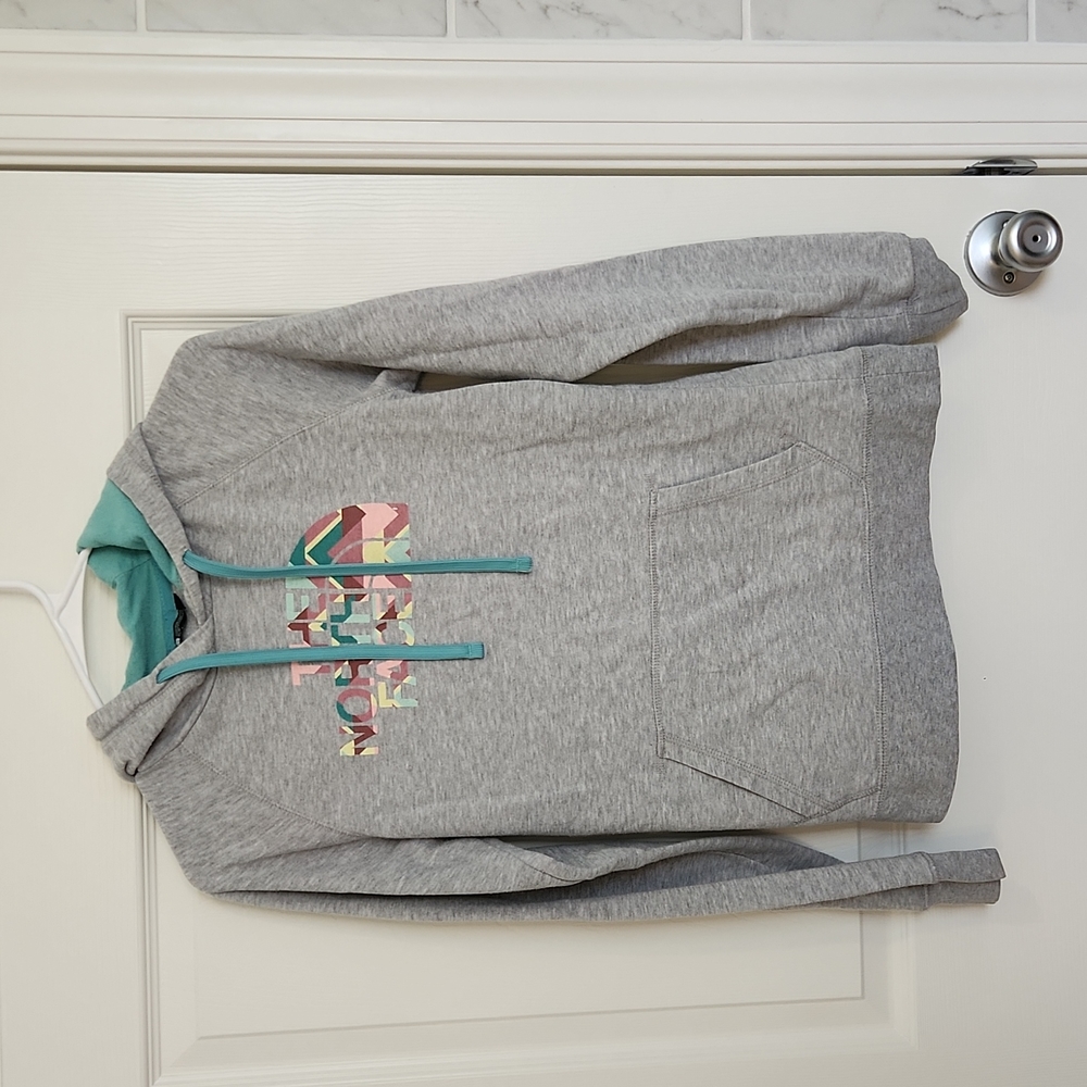 Women's North Face hoodie size small